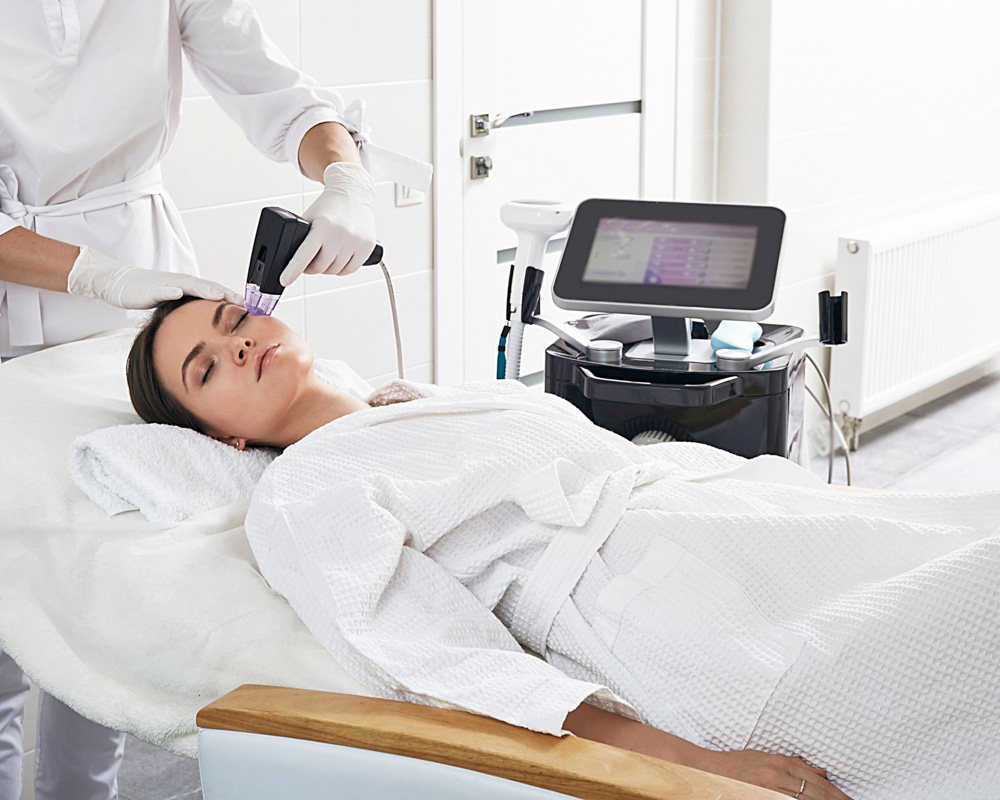 OHNE GERAeT erstberatung buchen hautstraffung mit radiofrequenz muenchen zentrum naehe