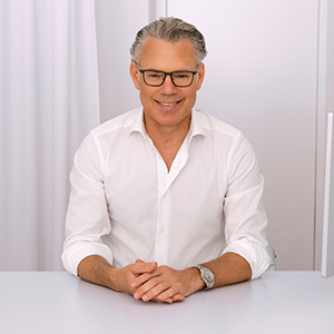portrait dr joerg widmann erstberatung plastische chirurgie in muenchen zentrum 300x300